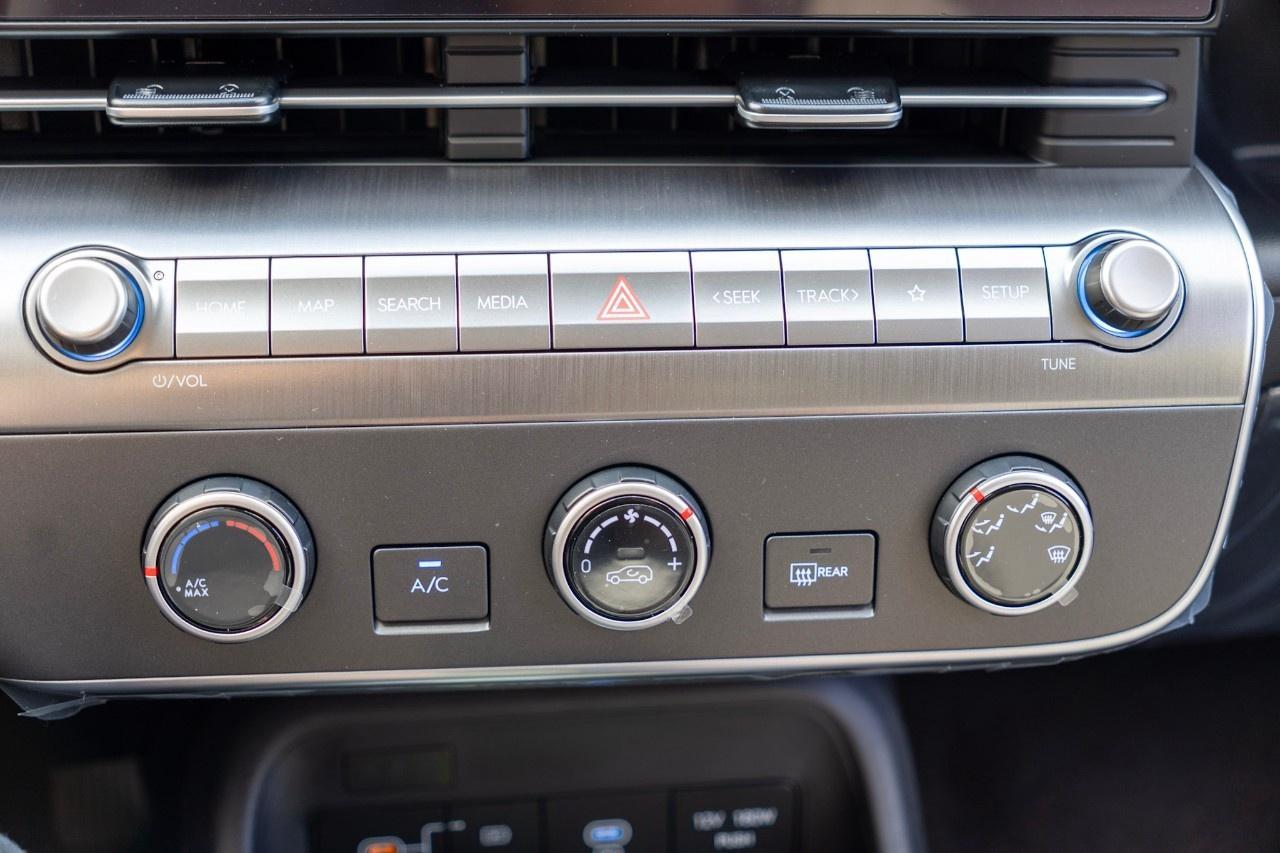 2027 Hyundai KONA 2.0L Essential AWD Photo