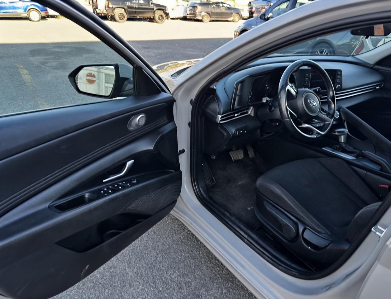 2022 Hyundai Elantra Preferred Photo