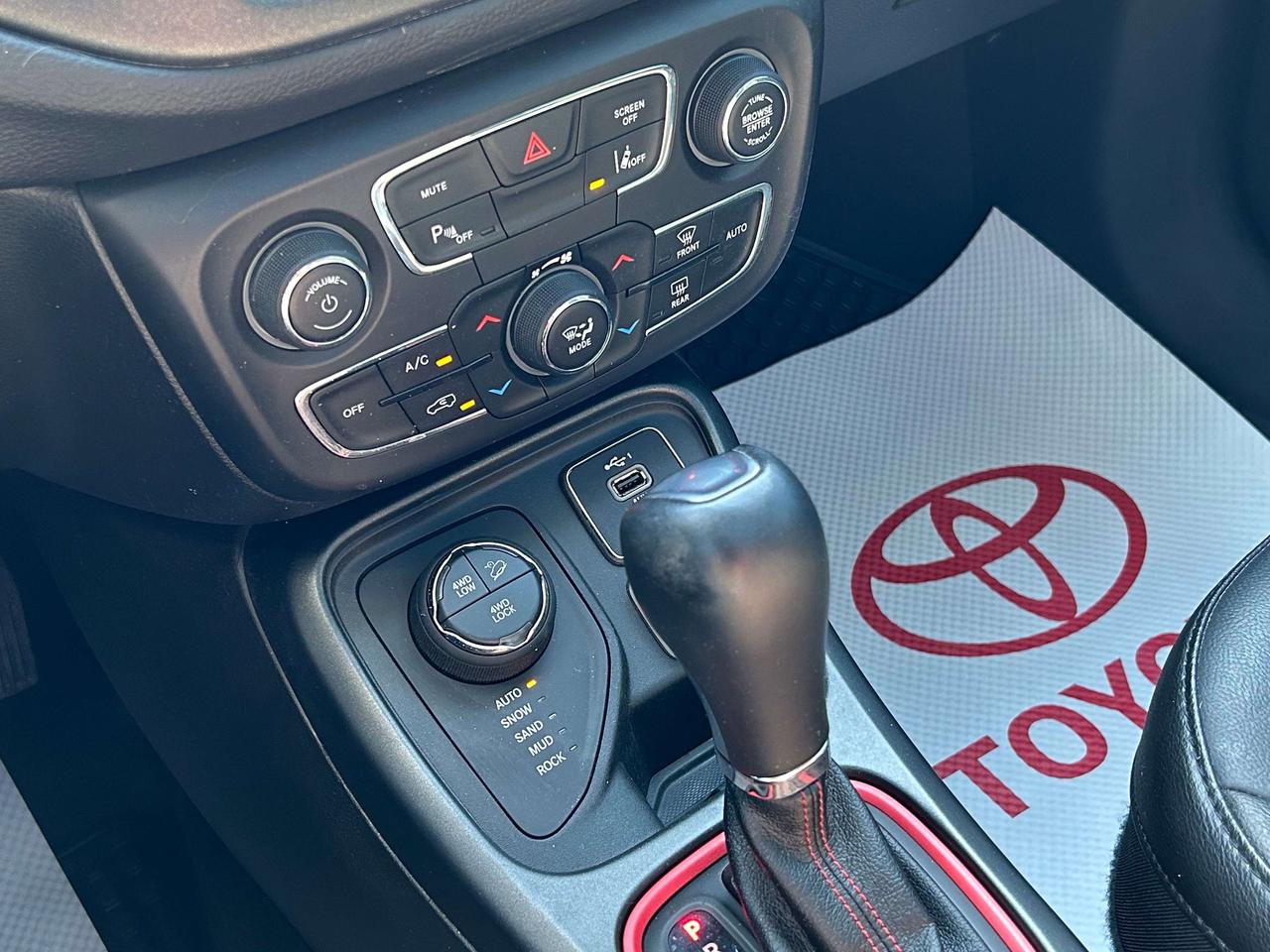 2021 Jeep Compass Trailhawk   No Reported Accidents Photo