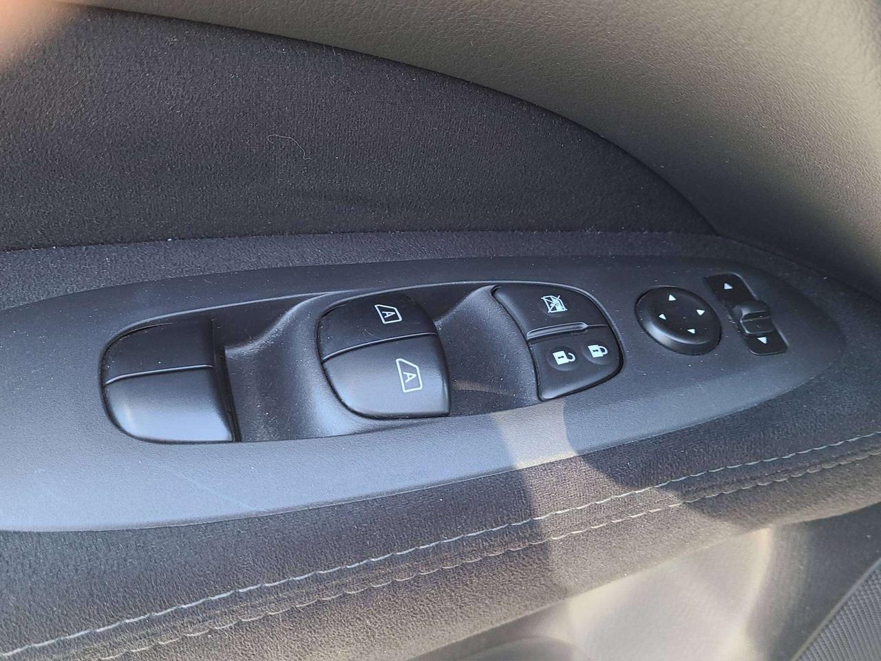 2014 Nissan Pathfinder SV AWD, HTD. SEATS, A/C, BT, CAMERA, JUST 76K! Photo