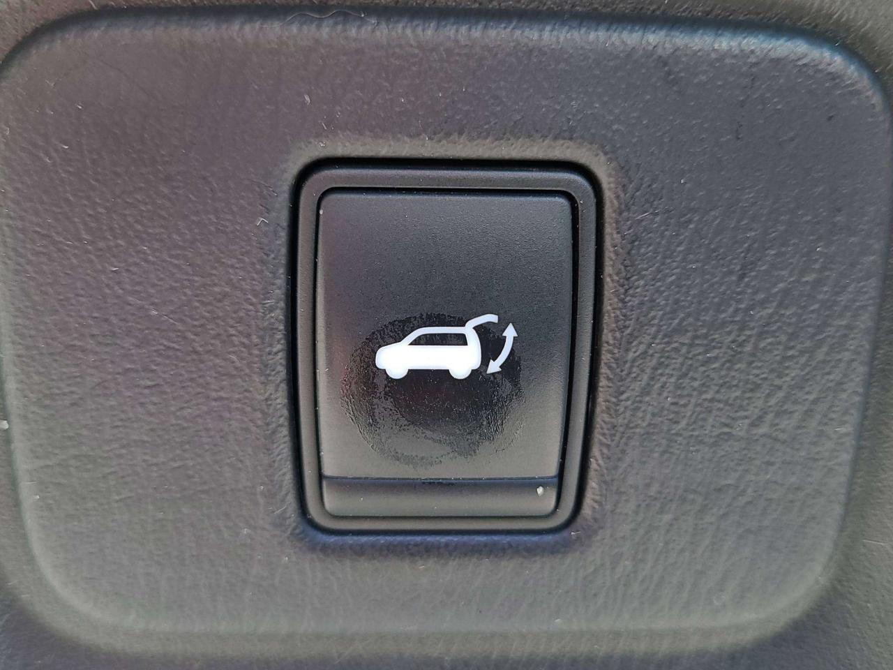 2014 Nissan Pathfinder SV AWD, HTD. SEATS, A/C, BT, CAMERA, JUST 76K! Photo