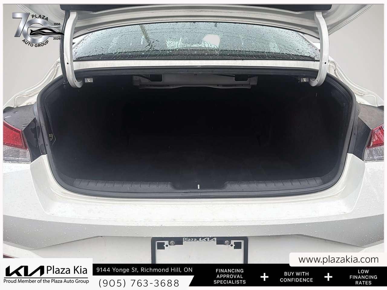 2023 Hyundai Elantra Preferred IVT Photo
