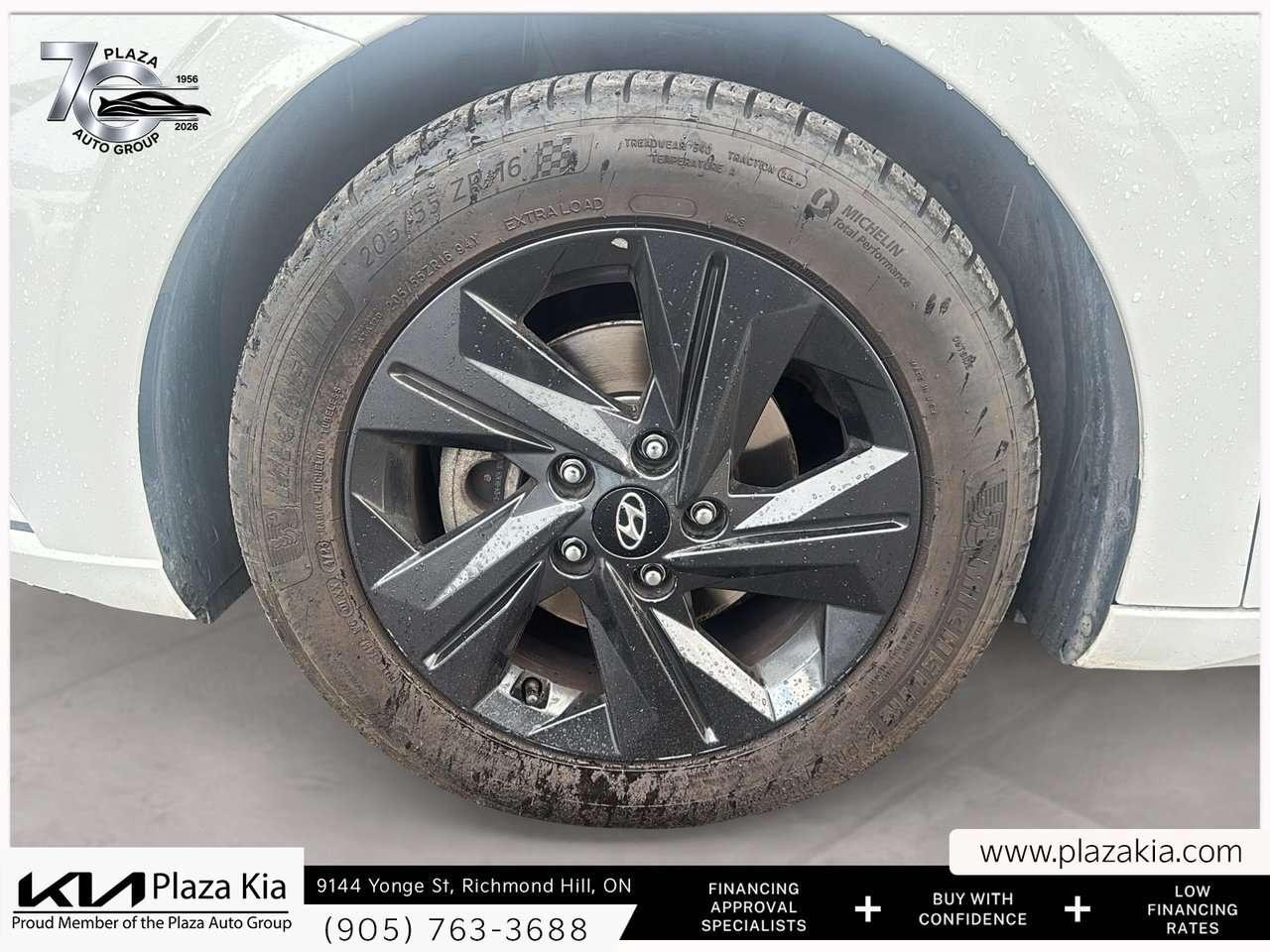 2023 Hyundai Elantra Preferred IVT Photo