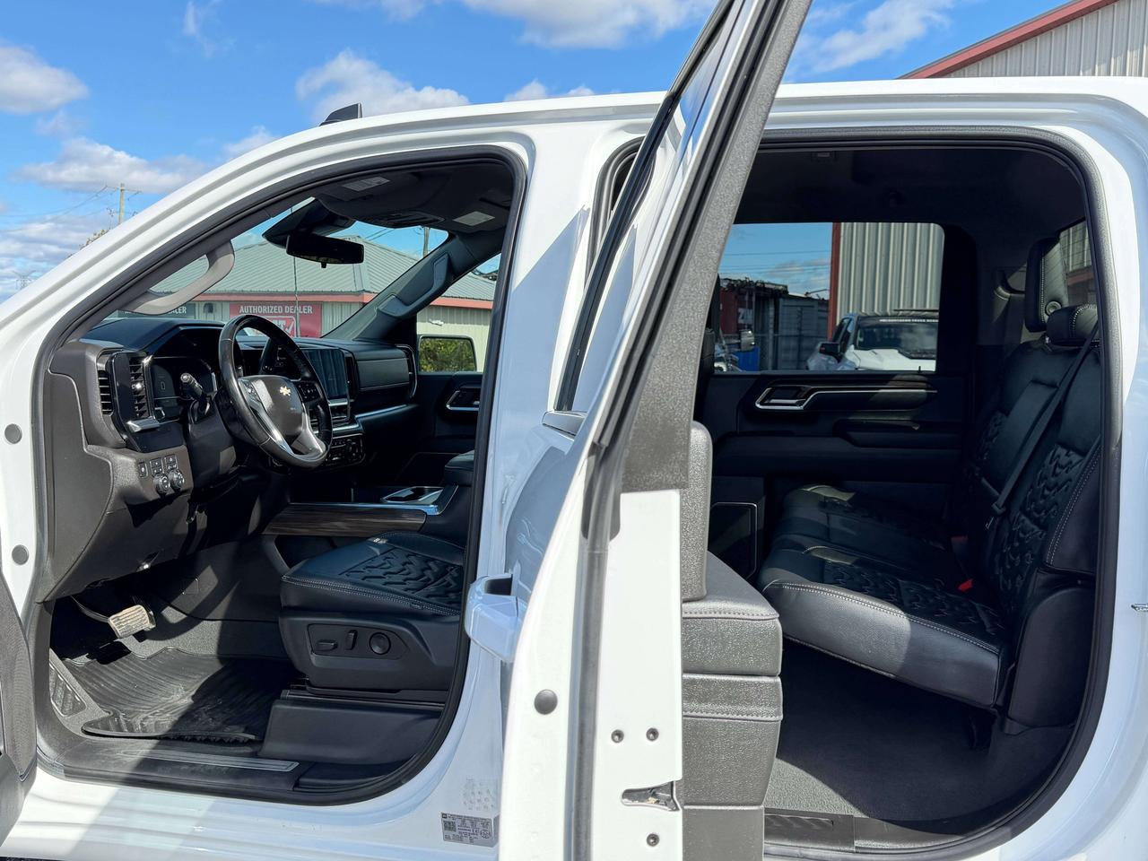 2025 Chevrolet Silverado 3500 LT Photo