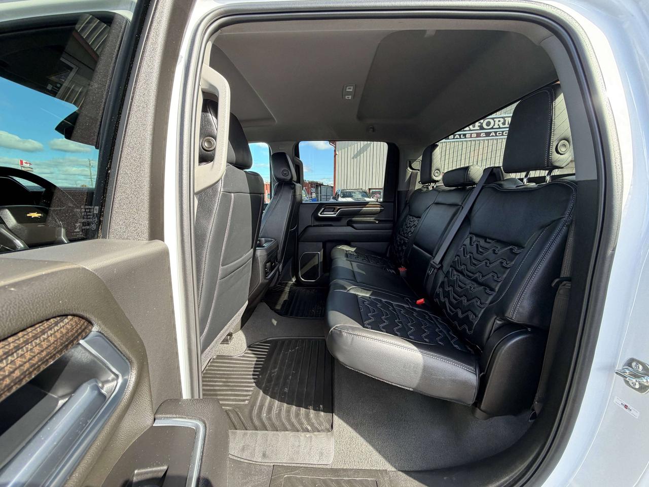 2025 Chevrolet Silverado 3500 LT Photo