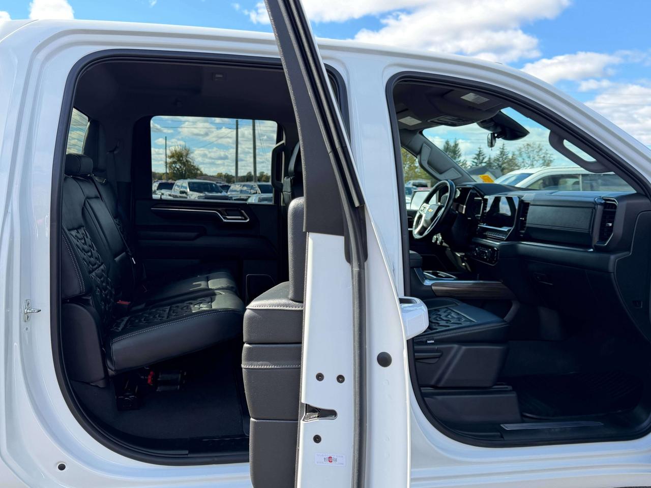 2025 Chevrolet Silverado 3500 LT Photo