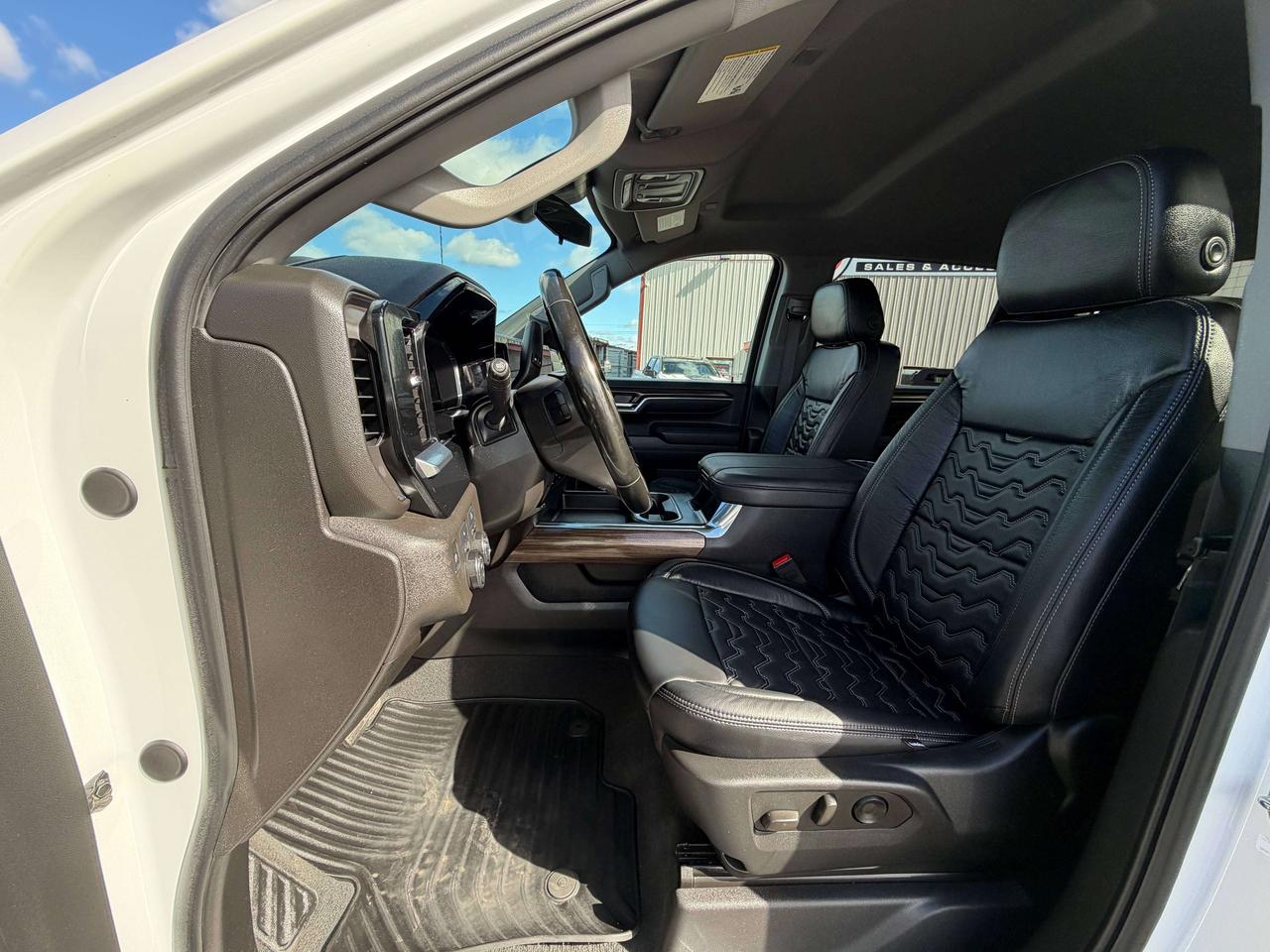 2025 Chevrolet Silverado 3500 LT Photo