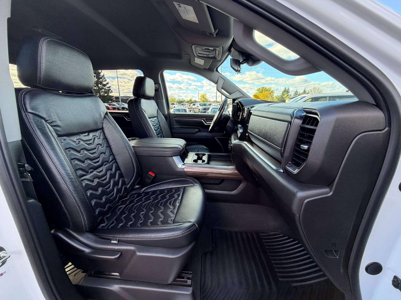 2025 Chevrolet Silverado 3500 LT Photo