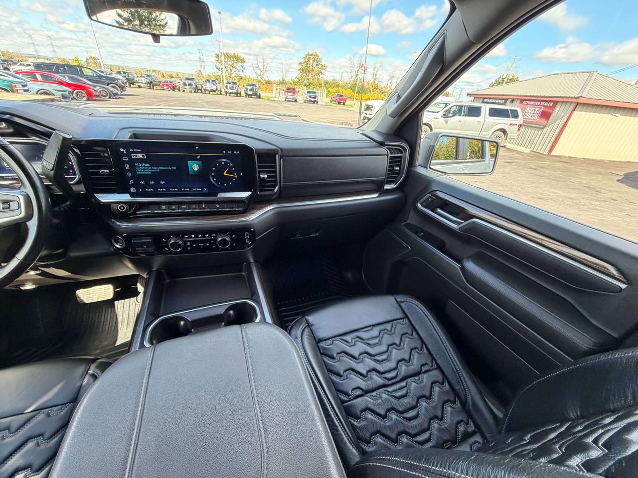 2025 Chevrolet Silverado 3500 LT Photo