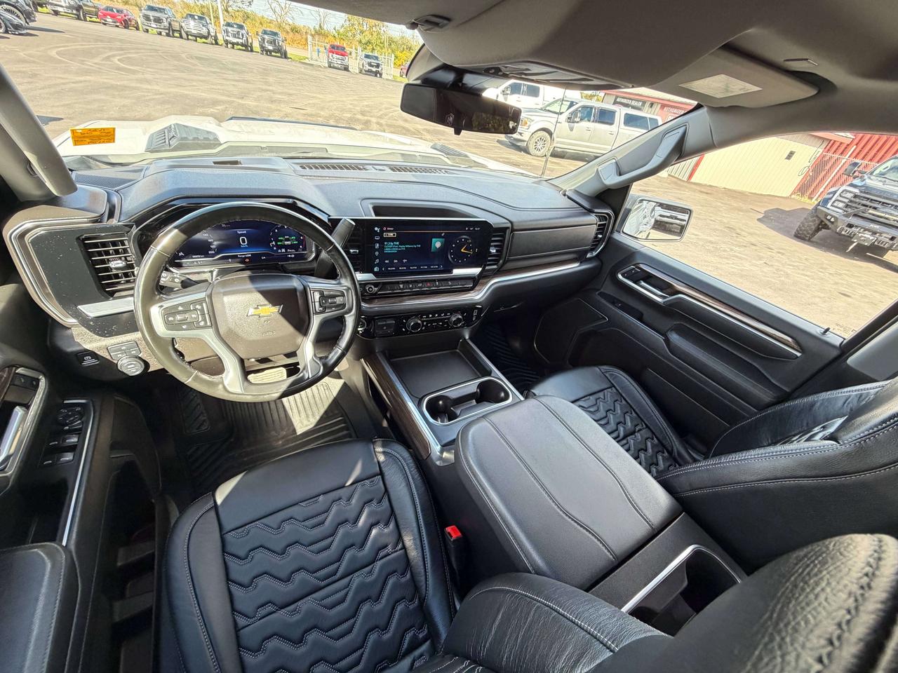 2025 Chevrolet Silverado 3500 LT Photo