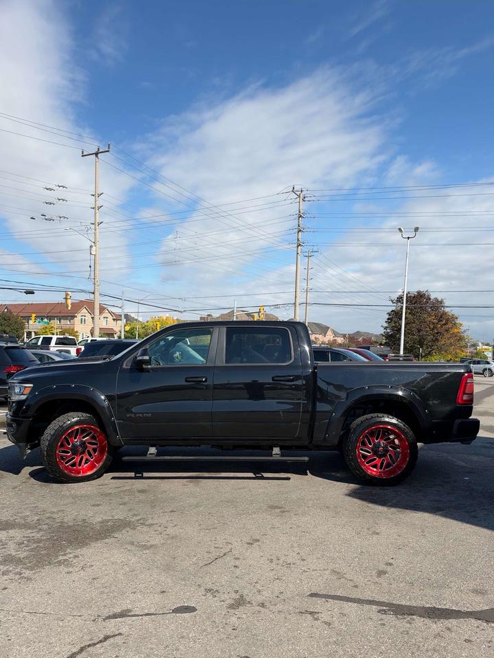 2019 RAM 1500 Laramie 4x4 Crew Cab 5'7 Box Photo4