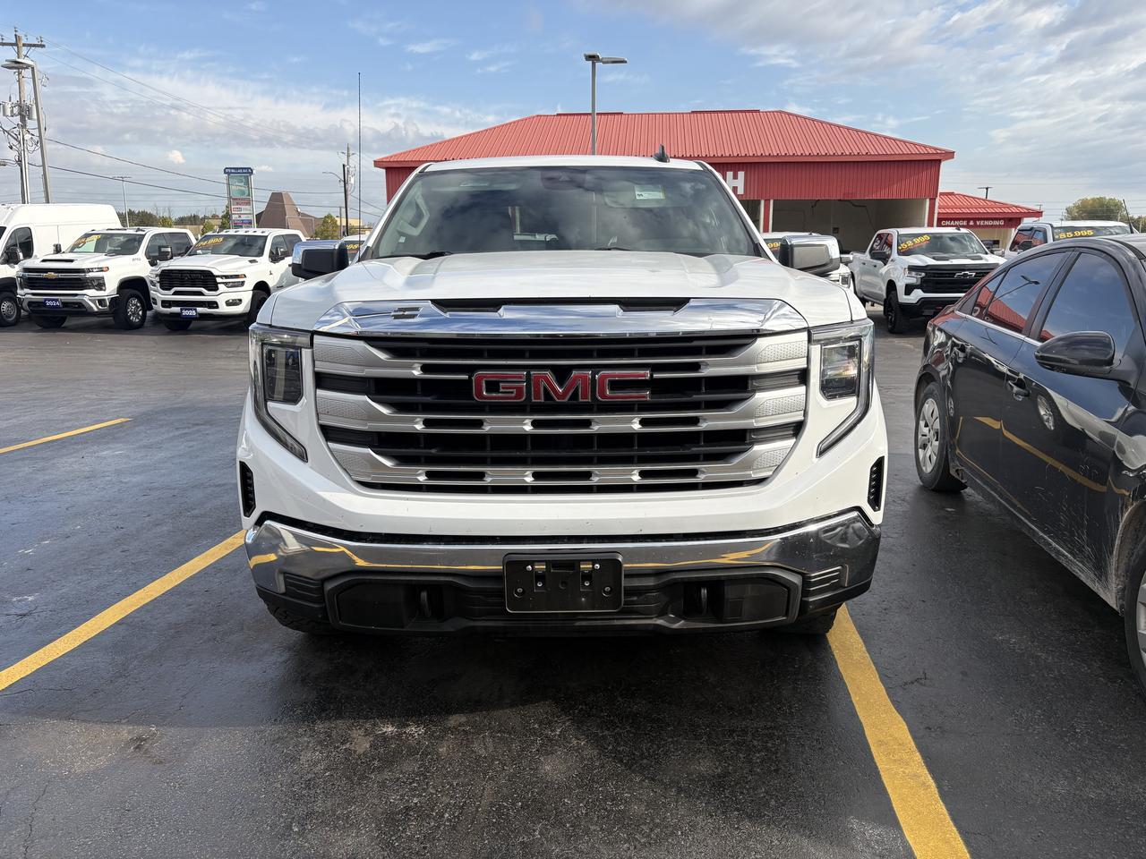 2025 GMC Sierra 1500 SLE 4WD Crew Cab Photo