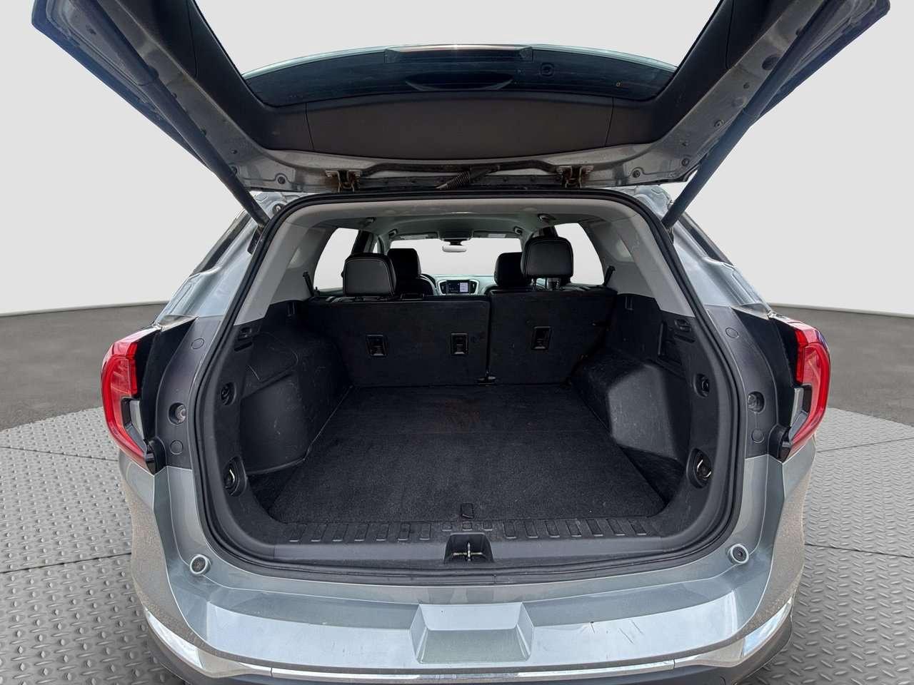 2023 GMC Terrain SLT Photo