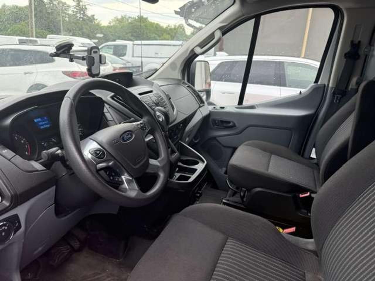 2019 Ford Transit Low roof, Certified, Shelving, divider, Roof rack. Photo