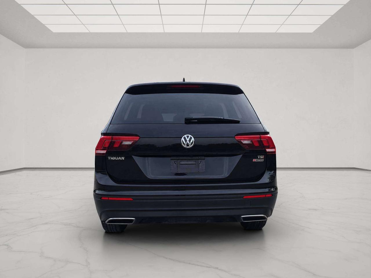 2018 Volkswagen Tiguan 4MOTION AWD, HTD. SEATS, APPLE/ANDROID, 73K! Photo