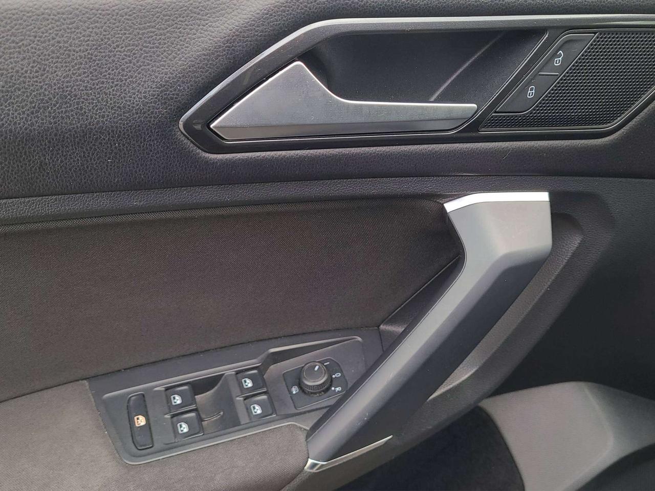 2018 Volkswagen Tiguan 4MOTION AWD, HTD. SEATS, APPLE/ANDROID, 73K! Photo