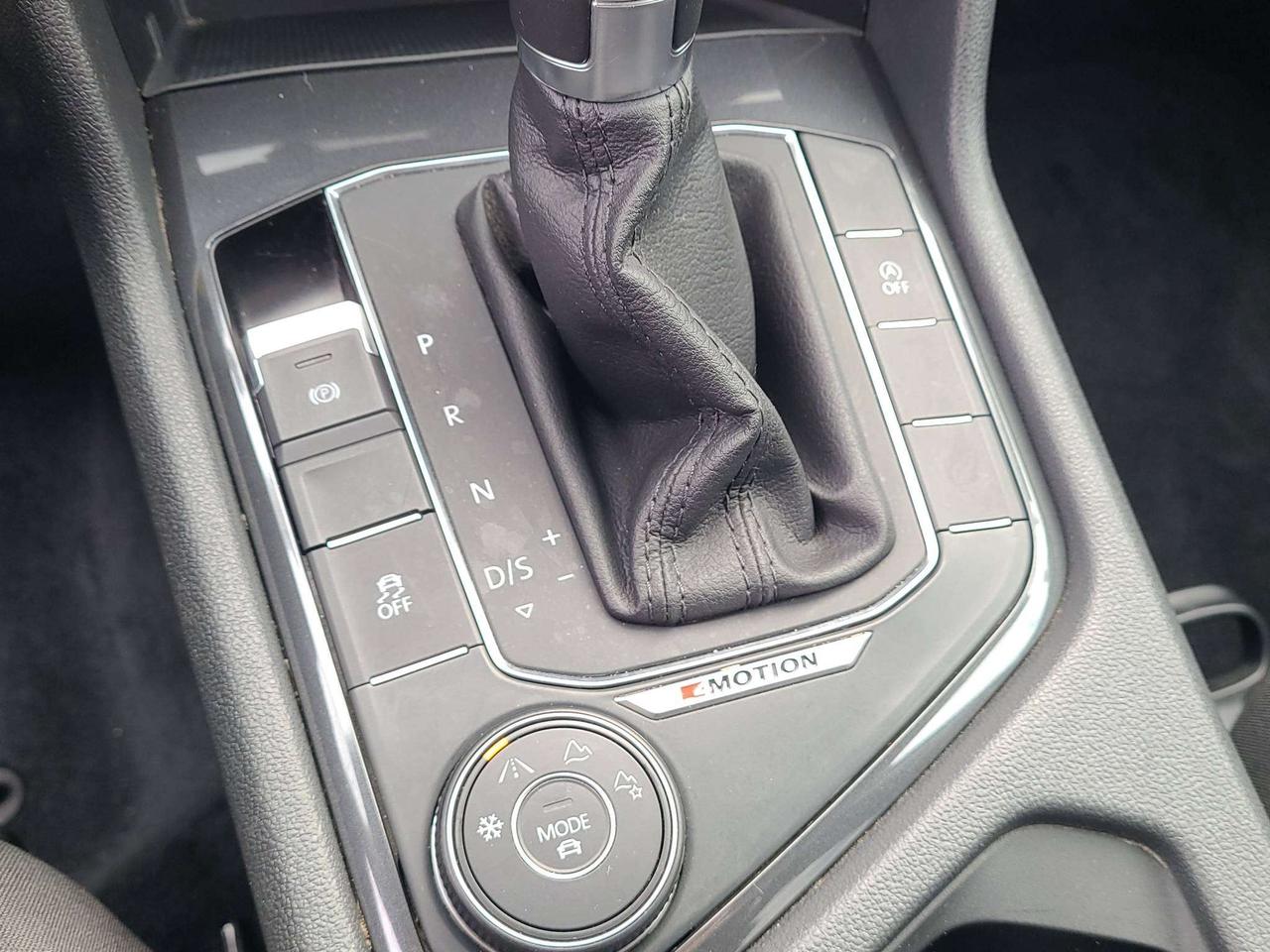 2018 Volkswagen Tiguan 4MOTION AWD, HTD. SEATS, APPLE/ANDROID, 73K! Photo