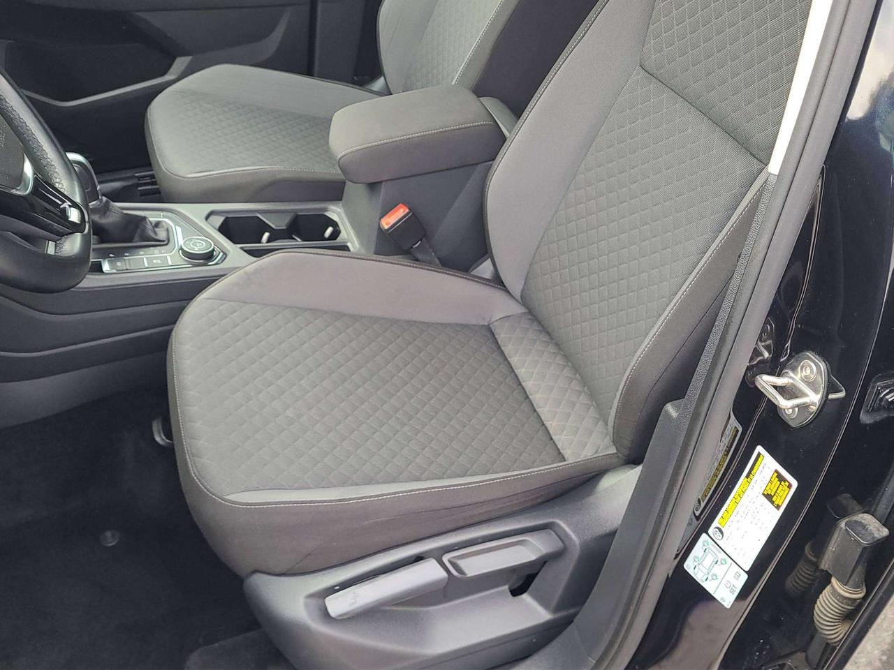 2018 Volkswagen Tiguan 4MOTION AWD, HTD. SEATS, APPLE/ANDROID, 73K! Photo