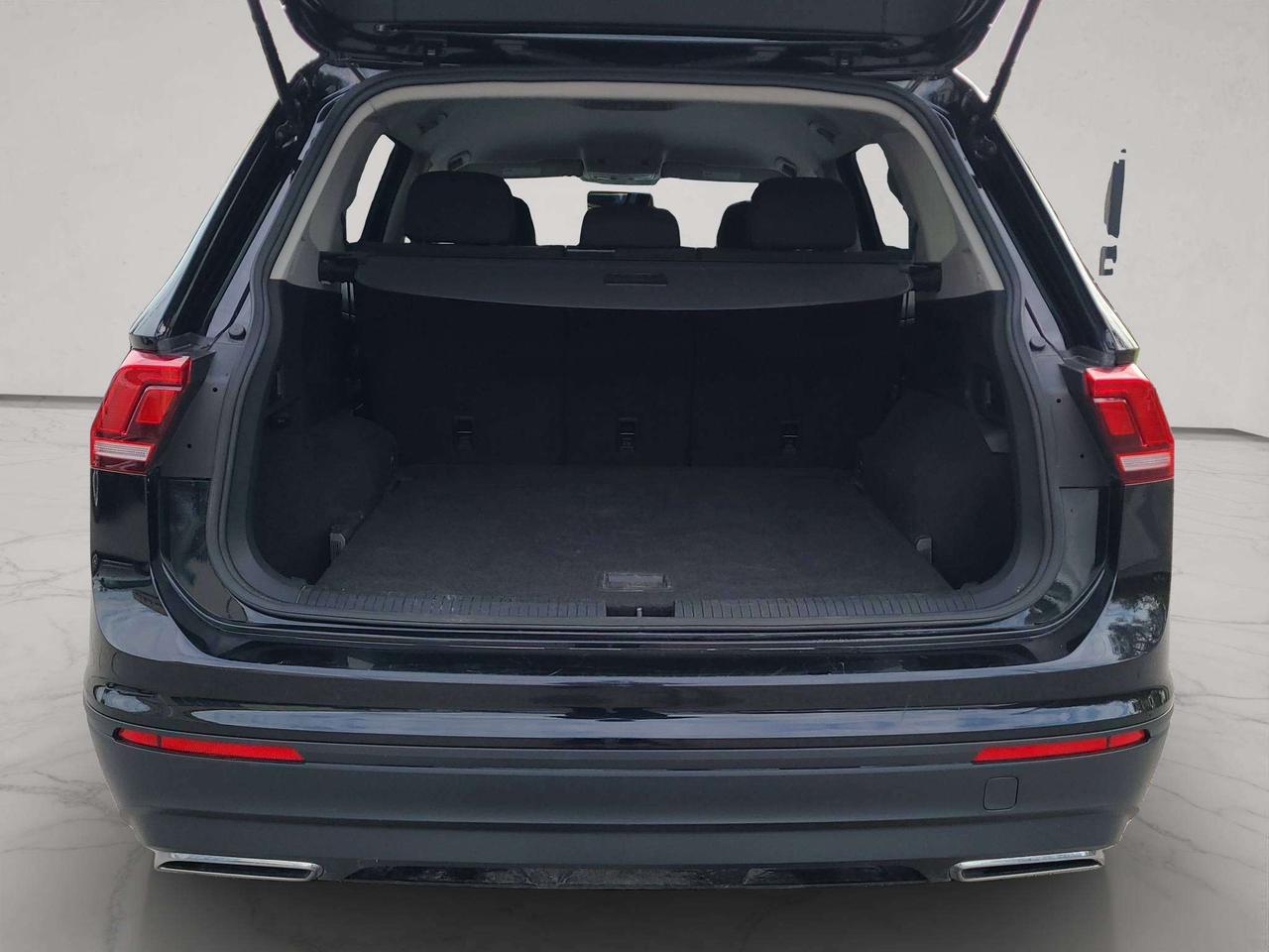 2018 Volkswagen Tiguan 4MOTION AWD, HTD. SEATS, APPLE/ANDROID, 73K! Photo