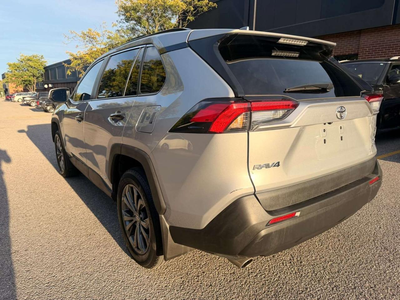 2025 Toyota RAV4 Hybrid XLE AWD PREMIUM, LEATHER, SUNROOF Photo