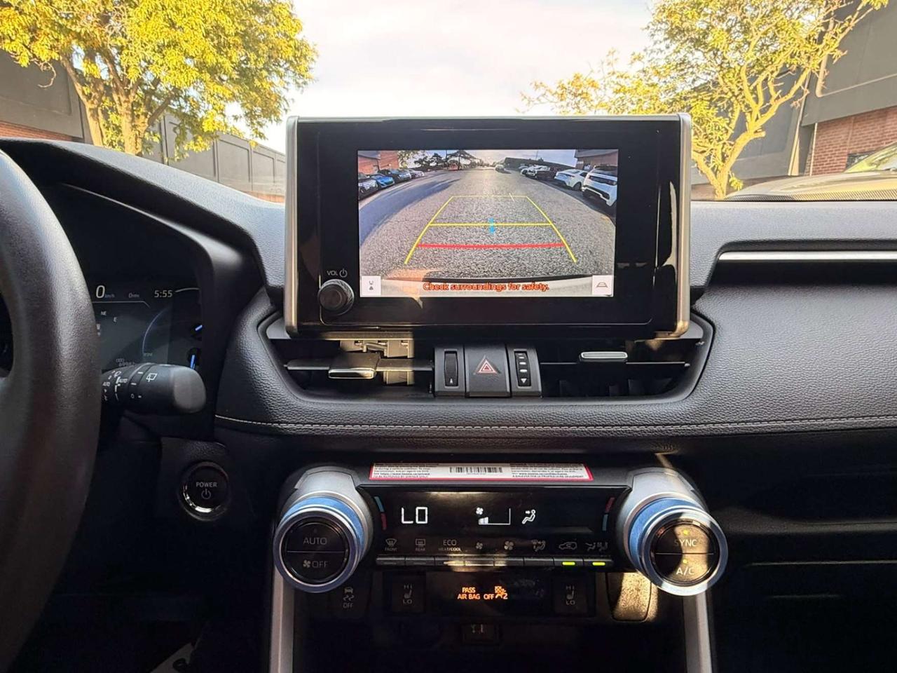 2025 Toyota RAV4 Hybrid XLE AWD PREMIUM, LEATHER, SUNROOF Photo