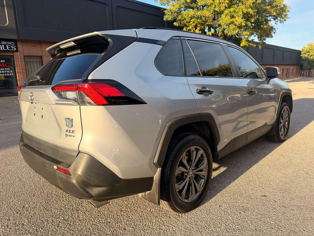 2025 Toyota RAV4 Hybrid XLE AWD PREMIUM, LEATHER, SUNROOF Photo