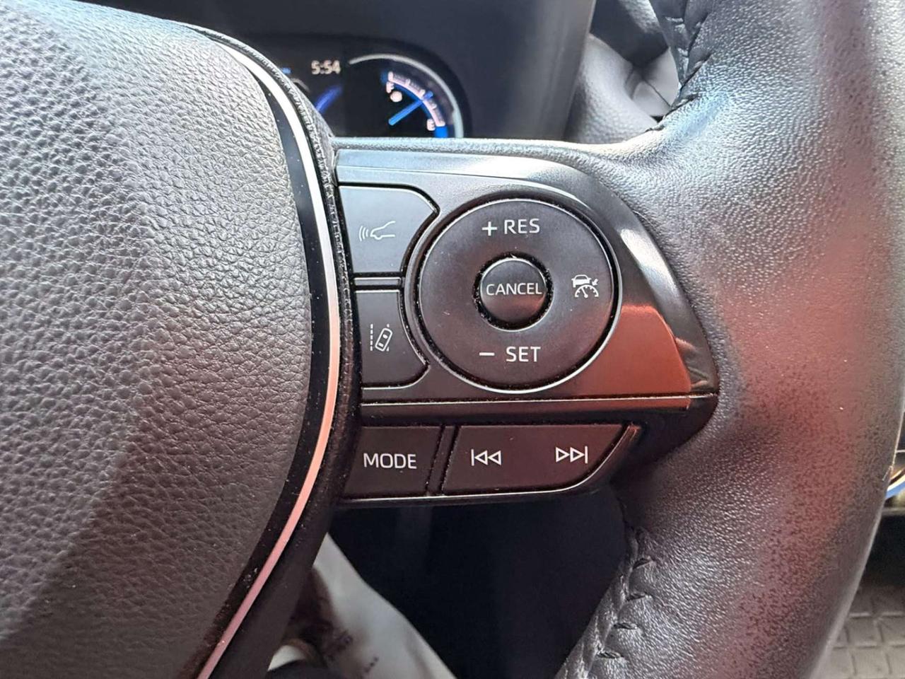 2025 Toyota RAV4 Hybrid XLE AWD PREMIUM, LEATHER, SUNROOF Photo