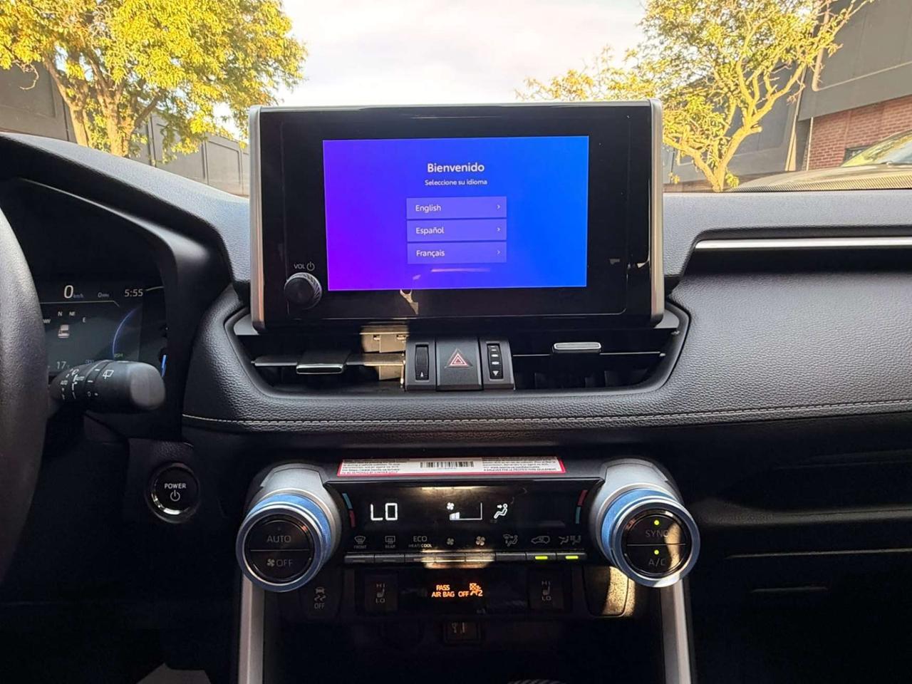 2025 Toyota RAV4 Hybrid XLE AWD PREMIUM, LEATHER, SUNROOF Photo