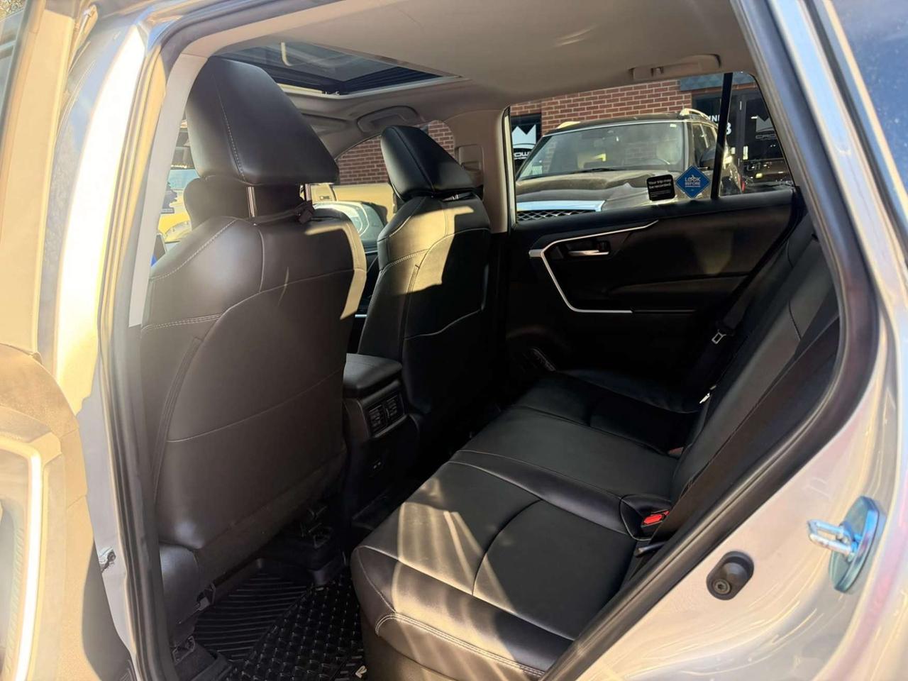 2025 Toyota RAV4 Hybrid XLE AWD PREMIUM, LEATHER, SUNROOF Photo