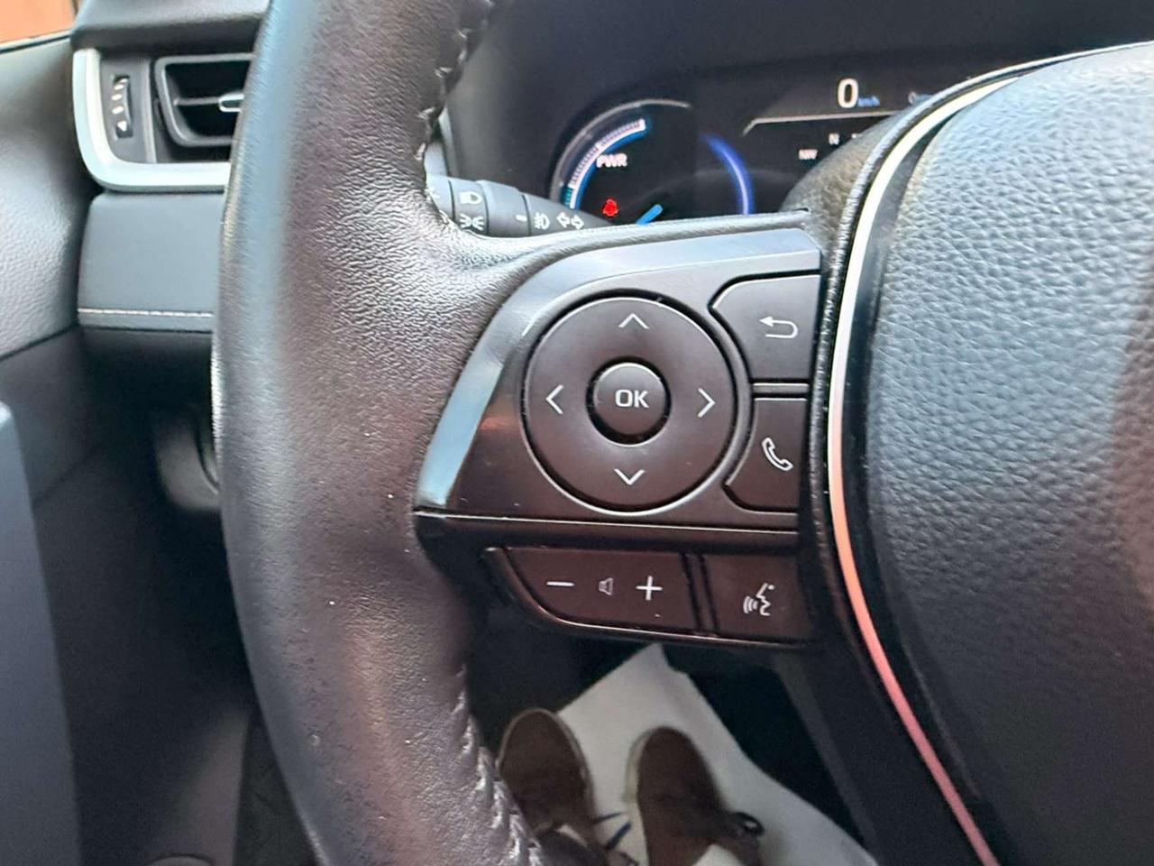 2025 Toyota RAV4 Hybrid XLE AWD PREMIUM, LEATHER, SUNROOF Photo