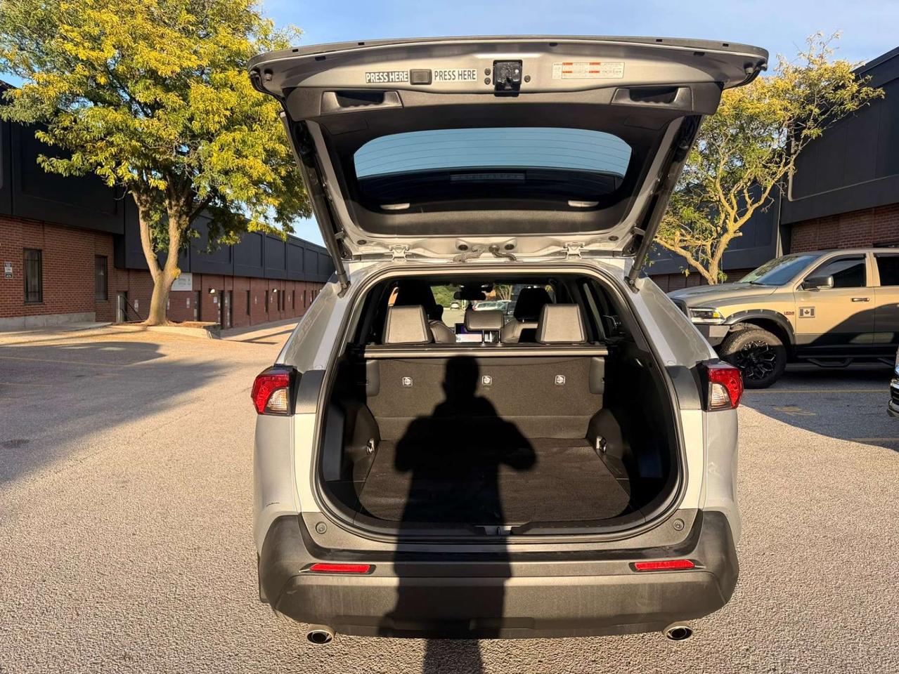 2025 Toyota RAV4 Hybrid XLE AWD PREMIUM, LEATHER, SUNROOF Photo