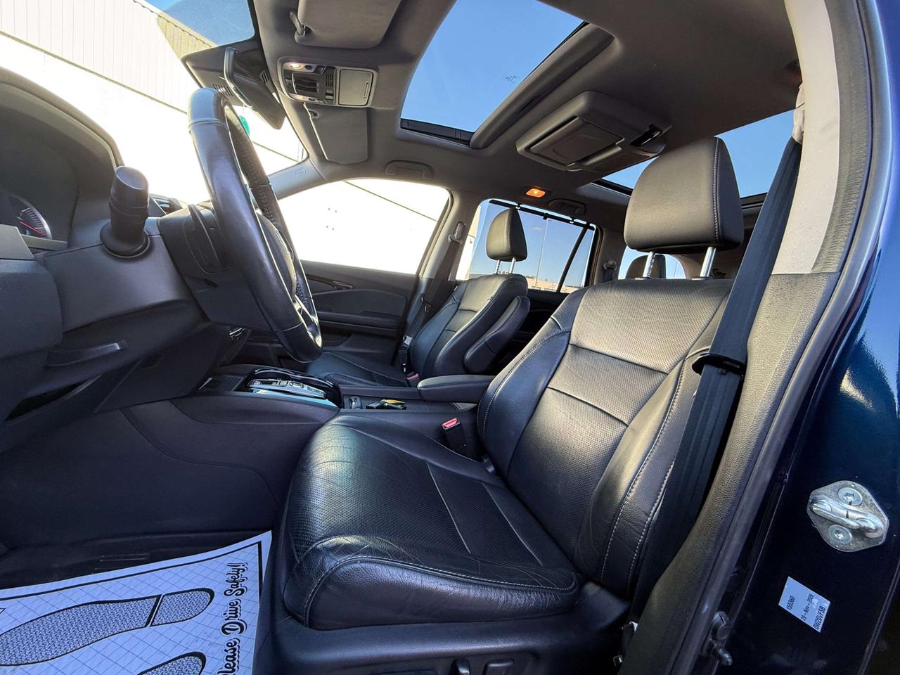 2020 Honda Pilot TOURING   7-PASSENGER   AWD   REAR ENTERTAINMENT SYSTEM Photo