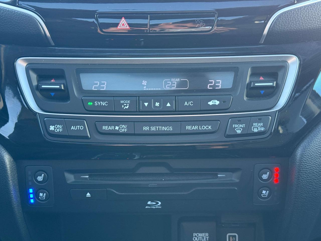 2020 Honda Pilot TOURING   7-PASSENGER   AWD   REAR ENTERTAINMENT SYSTEM Photo