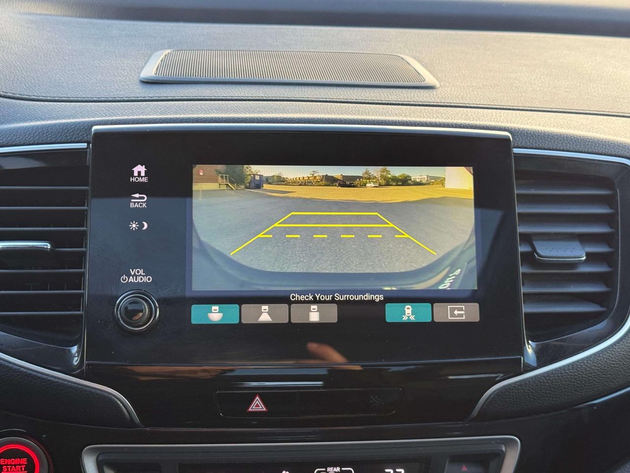 2020 Honda Pilot TOURING   7-PASSENGER   AWD   REAR ENTERTAINMENT SYSTEM Photo