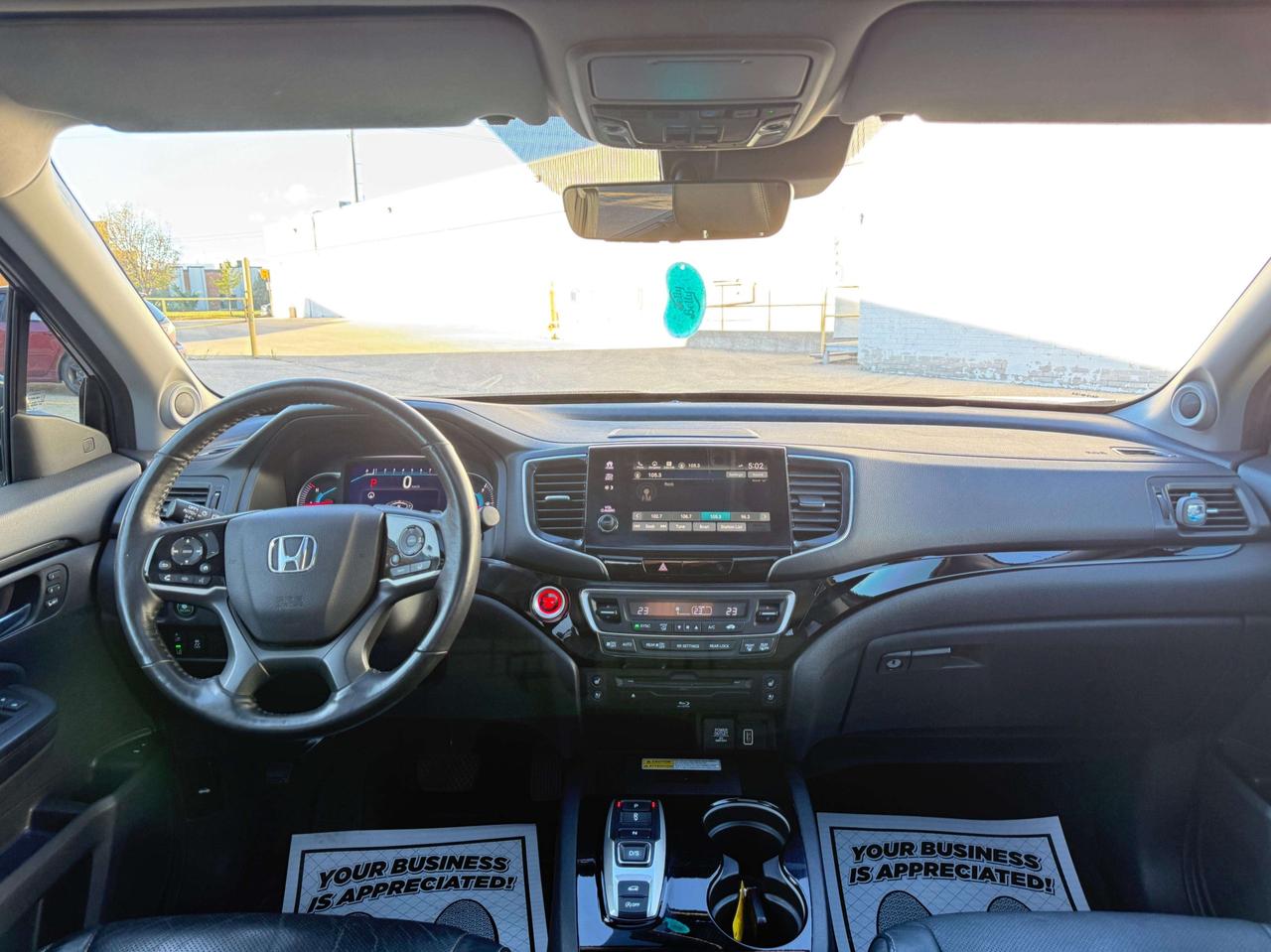 2020 Honda Pilot TOURING   7-PASSENGER   AWD   REAR ENTERTAINMENT SYSTEM Photo