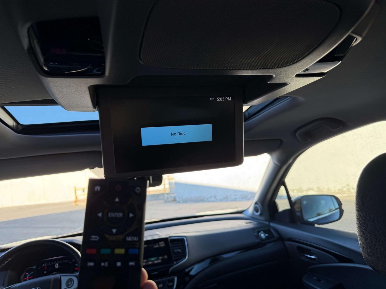 2020 Honda Pilot TOURING   7-PASSENGER   AWD   REAR ENTERTAINMENT SYSTEM Photo