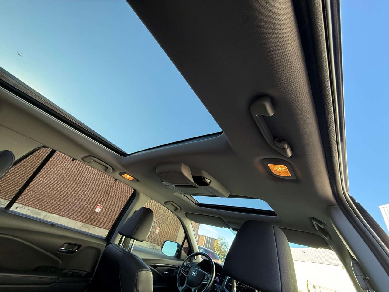 2020 Honda Pilot TOURING   7-PASSENGER   AWD   REAR ENTERTAINMENT SYSTEM Photo