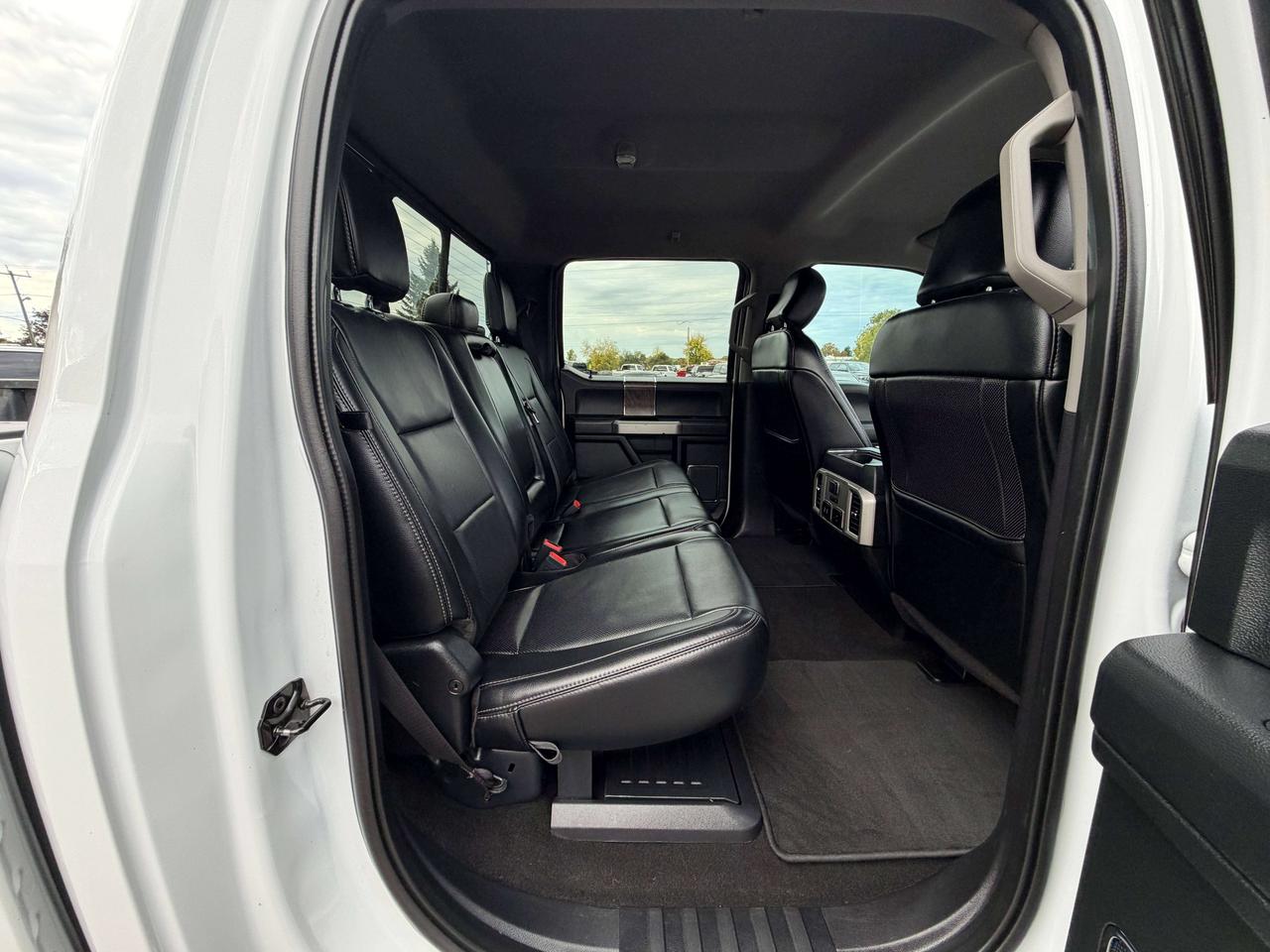 2019 Ford F-350 Lariat Photo