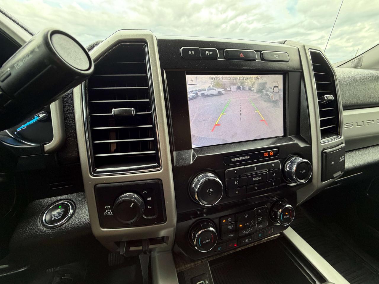 2019 Ford F-350 Lariat Photo