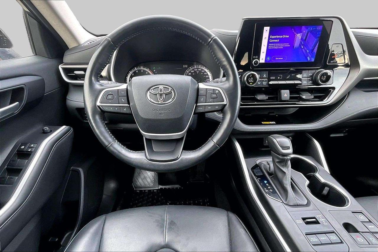 2023 Toyota Highlander XLE   Blind Spot   Tow Package   Power Liftgate Photo