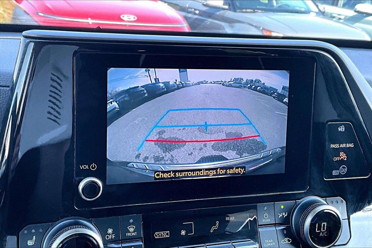 2023 Toyota Highlander XLE   Blind Spot   Tow Package   Power Liftgate Photo