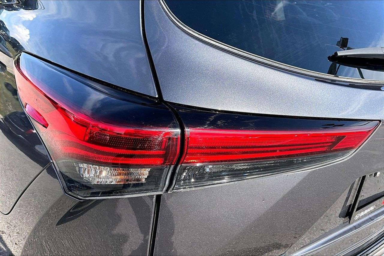 2023 Toyota Highlander XLE   Blind Spot   Tow Package   Power Liftgate Photo