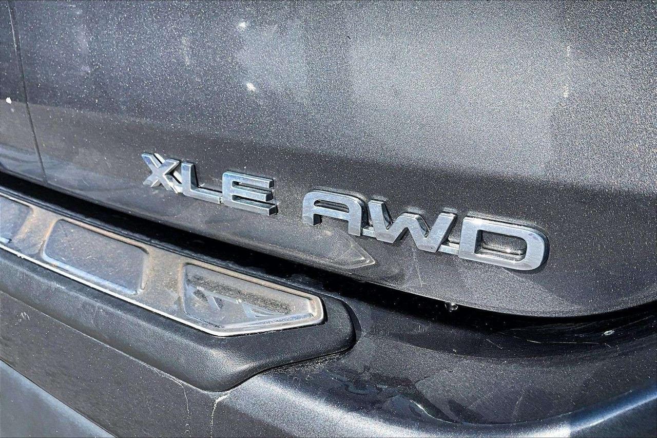 2023 Toyota Highlander XLE   Blind Spot   Tow Package   Power Liftgate Photo