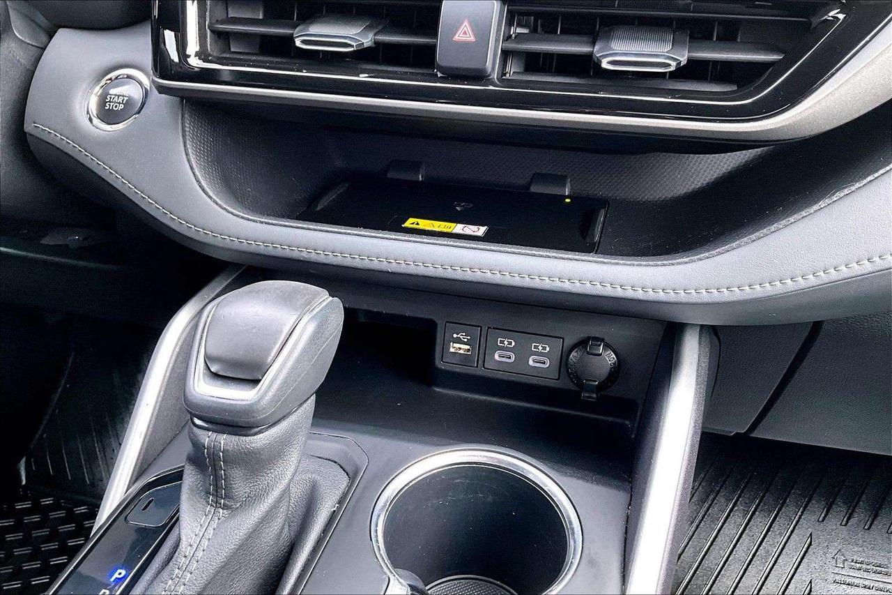 2023 Toyota Highlander XLE   Blind Spot   Tow Package   Power Liftgate Photo