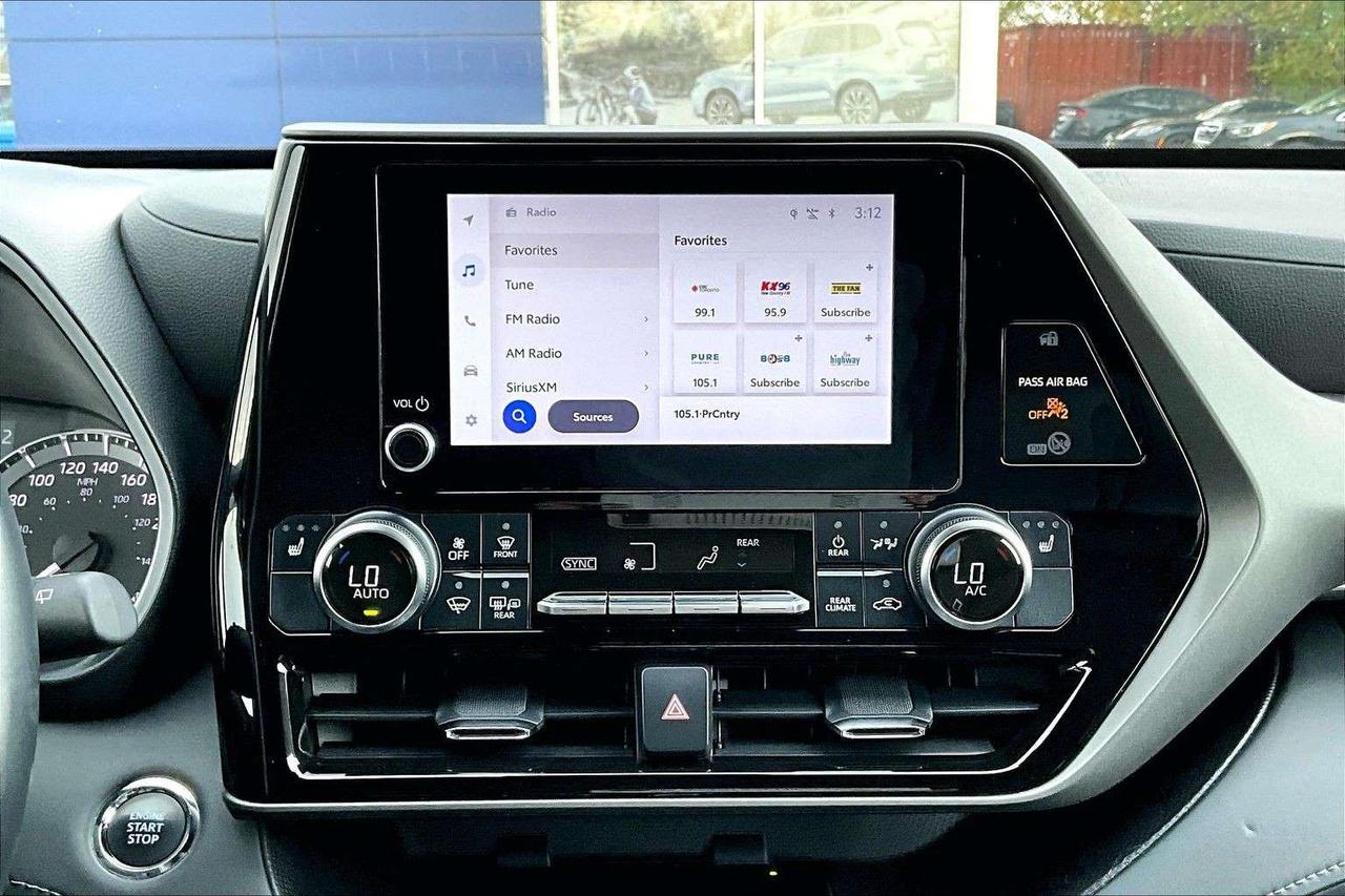 2023 Toyota Highlander XLE   Blind Spot   Tow Package   Power Liftgate Photo