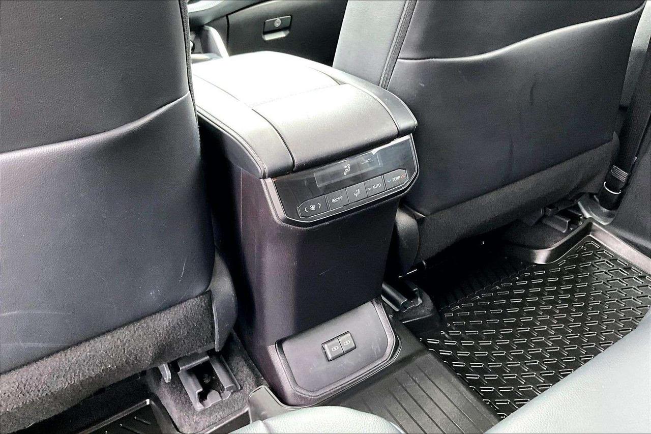 2023 Toyota Highlander XLE   Blind Spot   Tow Package   Power Liftgate Photo