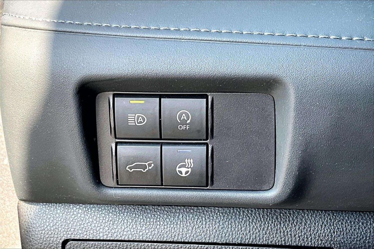2023 Toyota Highlander XLE   Blind Spot   Tow Package   Power Liftgate Photo