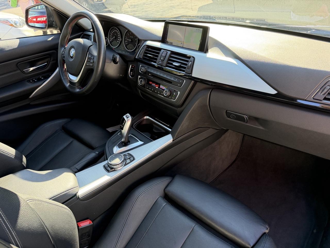 2015 BMW 3 Series 320i xDrive Sport Pkg Photo