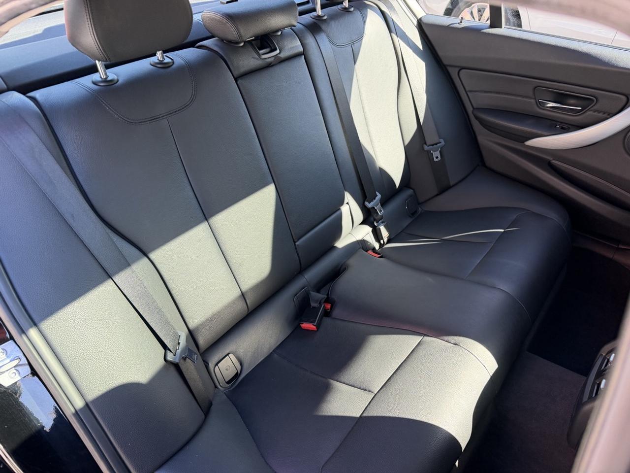 2015 BMW 3 Series 320i xDrive Sport Pkg Photo