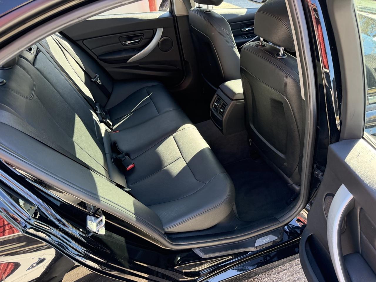 2015 BMW 3 Series 320i xDrive Sport Pkg Photo
